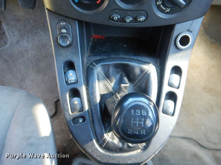 image for item GO9852 2004 Saturn Vue  SUV