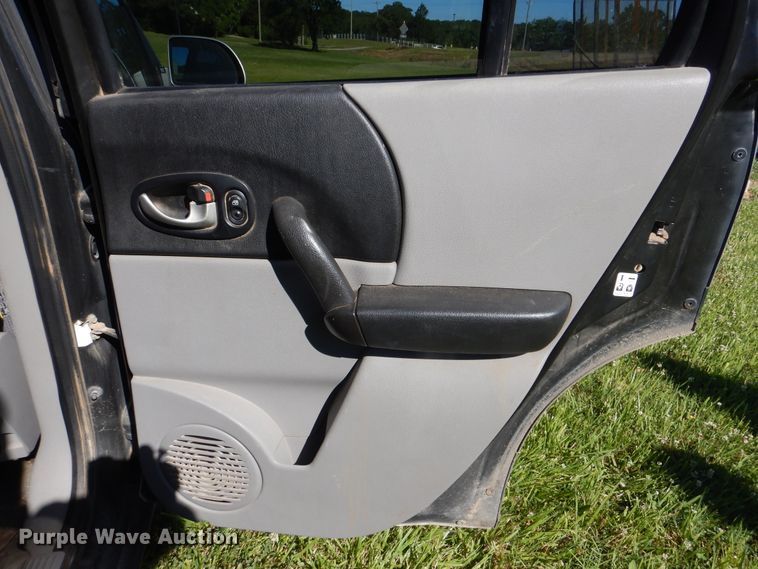 image for item GO9852 2004 Saturn Vue  SUV