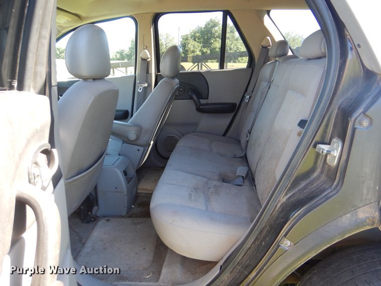 image for item GO9852 2004 Saturn Vue  SUV