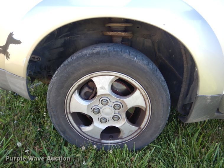 image for item GO9852 2004 Saturn Vue  SUV