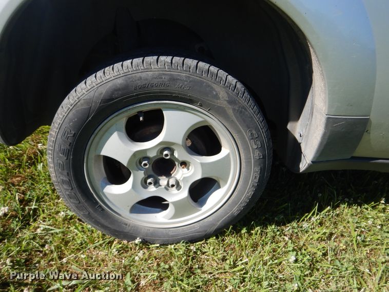 image for item GO9852 2004 Saturn Vue  SUV