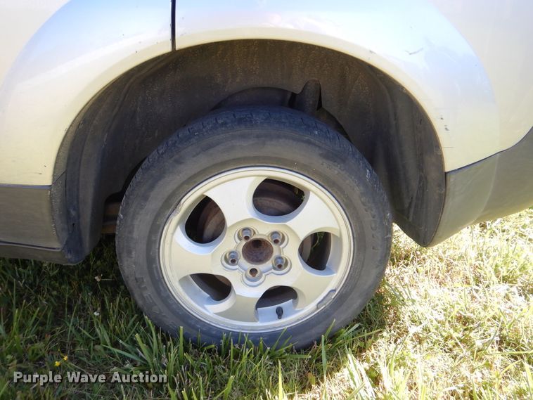 image for item GO9852 2004 Saturn Vue  SUV