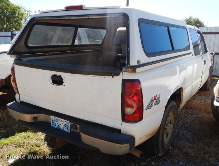 image for item GO9854 2004 Chevrolet Silverado 1500  Ext. Cab pickup truck