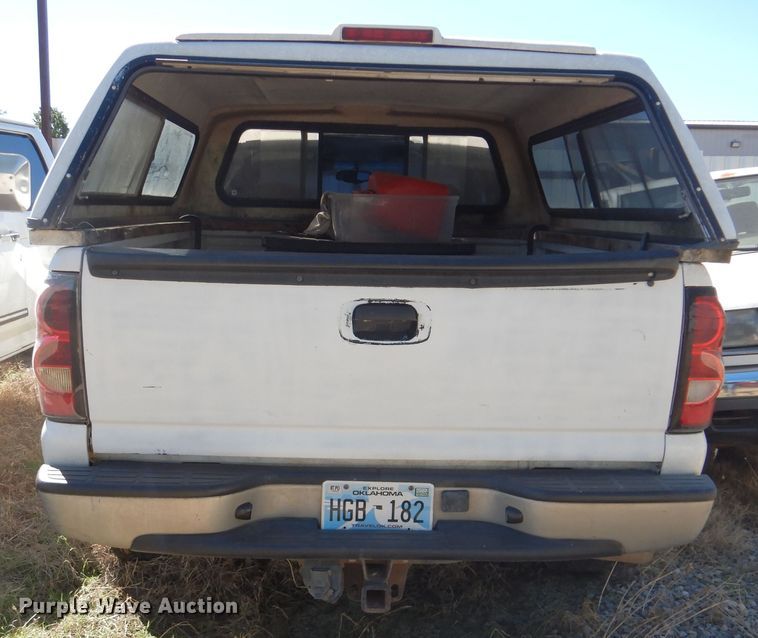 image for item GO9854 2004 Chevrolet Silverado 1500  Ext. Cab pickup truck