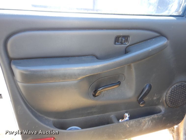 image for item GO9854 2004 Chevrolet Silverado 1500  Ext. Cab pickup truck