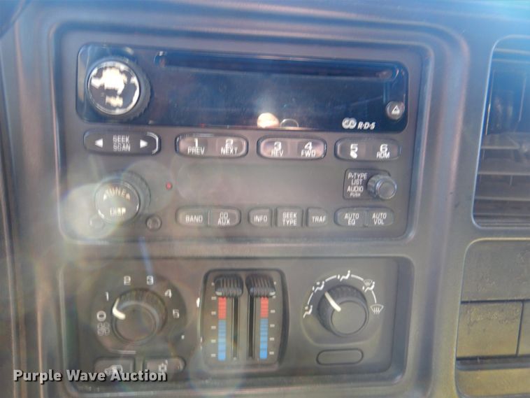 image for item GO9854 2004 Chevrolet Silverado 1500  Ext. Cab pickup truck