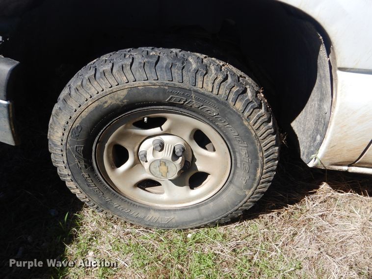 image for item GO9854 2004 Chevrolet Silverado 1500  Ext. Cab pickup truck