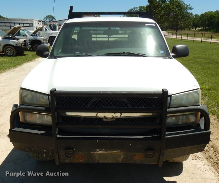 image for item GT9093 2005 Chevrolet Silverado 1500  flatbed pickup truck