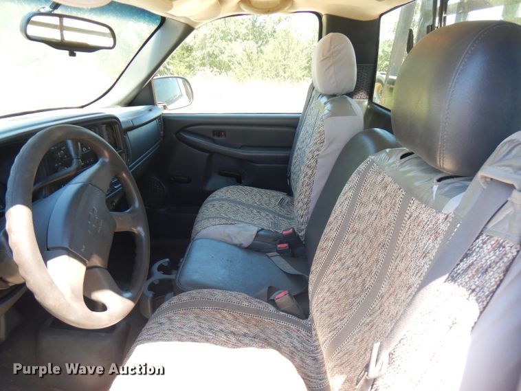 image for item GT9093 2005 Chevrolet Silverado 1500  flatbed pickup truck