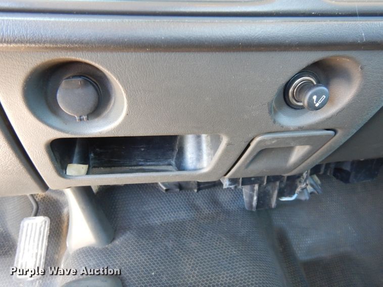 image for item GT9093 2005 Chevrolet Silverado 1500  flatbed pickup truck