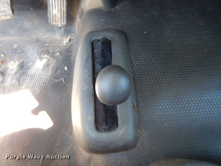 image for item GT9093 2005 Chevrolet Silverado 1500  flatbed pickup truck