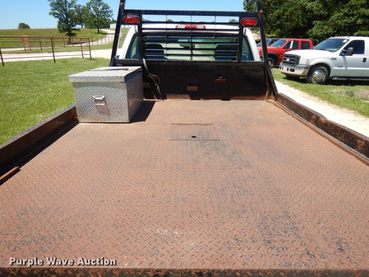 image for item GT9093 2005 Chevrolet Silverado 1500  flatbed pickup truck