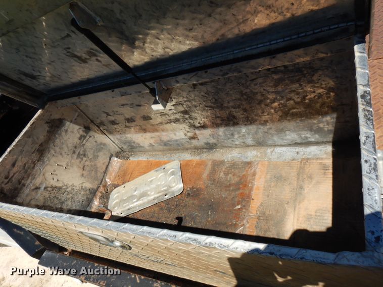 image for item GT9093 2005 Chevrolet Silverado 1500  flatbed pickup truck