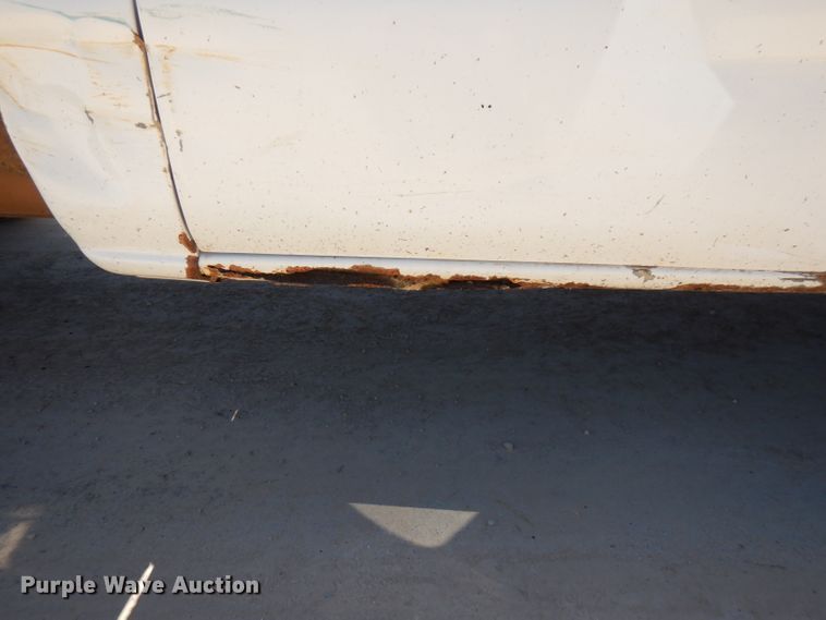 image for item GT9093 2005 Chevrolet Silverado 1500  flatbed pickup truck