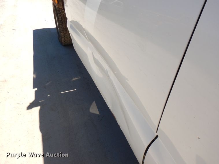 image for item GT9093 2005 Chevrolet Silverado 1500  flatbed pickup truck