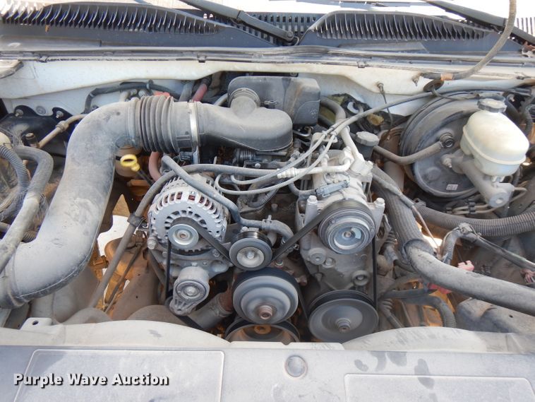 image for item GT9093 2005 Chevrolet Silverado 1500  flatbed pickup truck