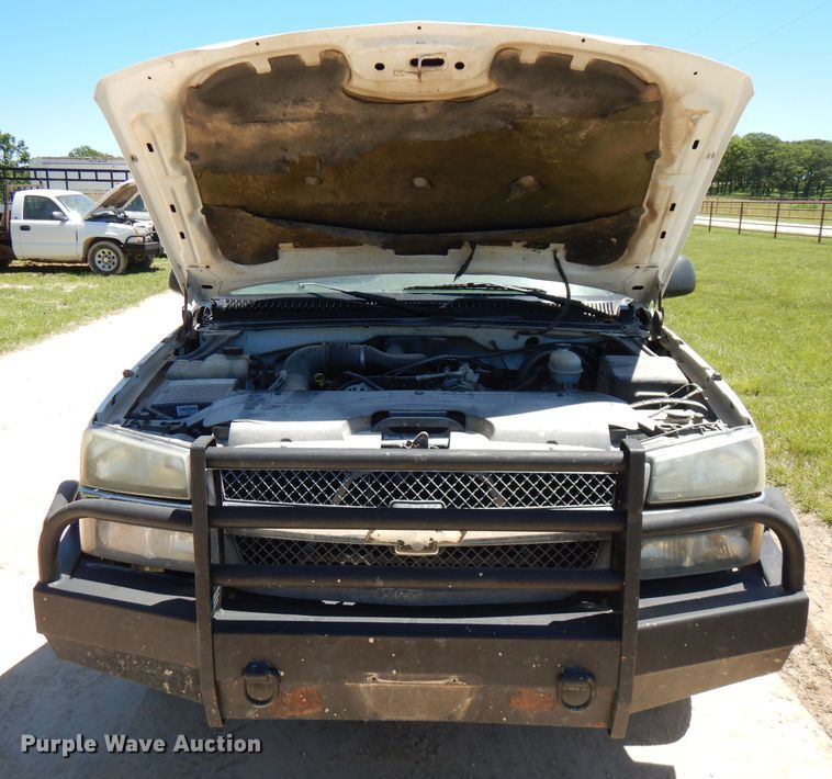 image for item GT9093 2005 Chevrolet Silverado 1500  flatbed pickup truck