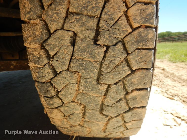 image for item GT9093 2005 Chevrolet Silverado 1500  flatbed pickup truck