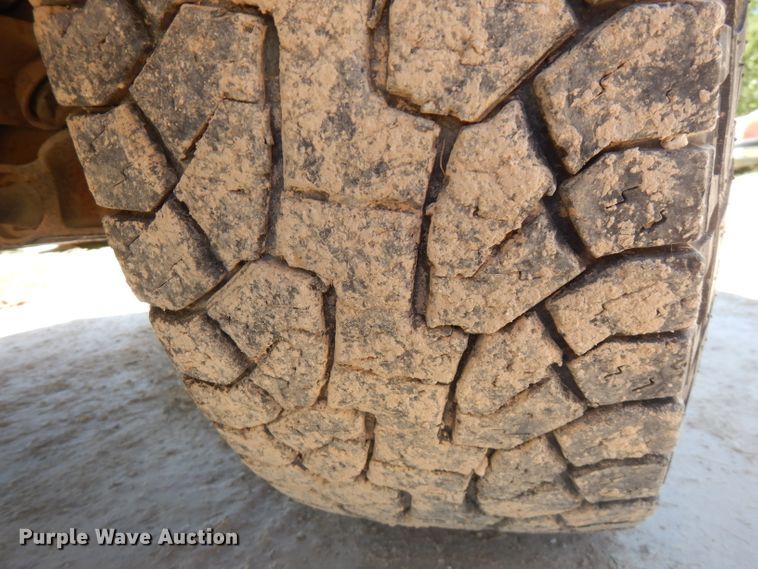 image for item GT9093 2005 Chevrolet Silverado 1500  flatbed pickup truck