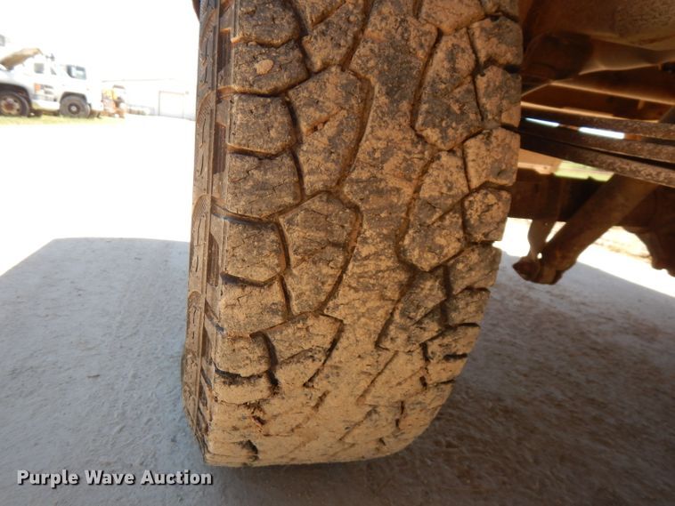 image for item GT9093 2005 Chevrolet Silverado 1500  flatbed pickup truck