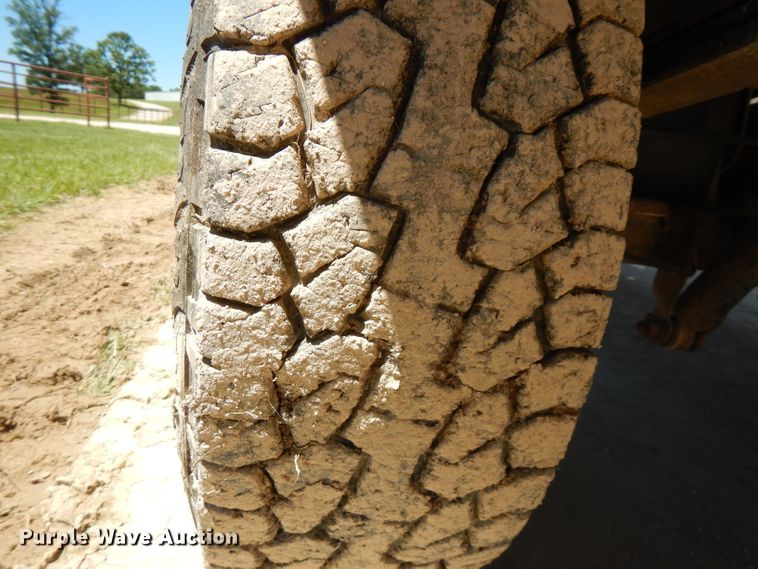 image for item GT9093 2005 Chevrolet Silverado 1500  flatbed pickup truck