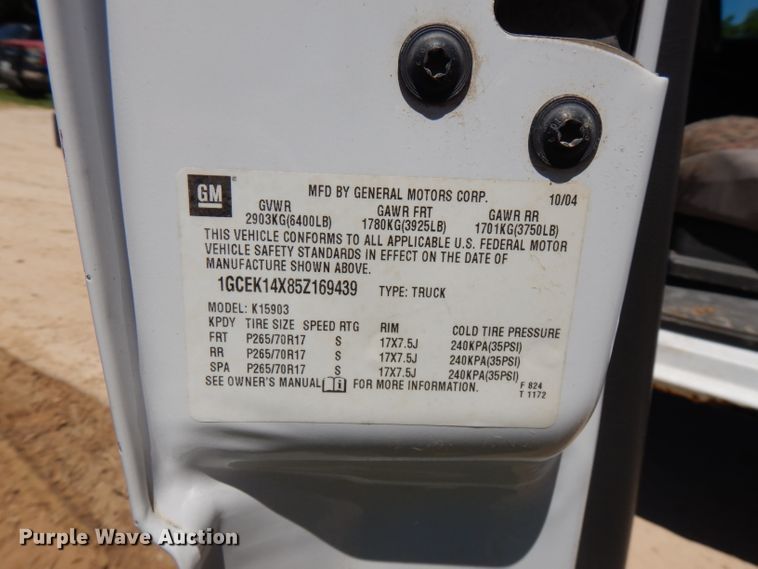 image for item GT9093 2005 Chevrolet Silverado 1500  flatbed pickup truck