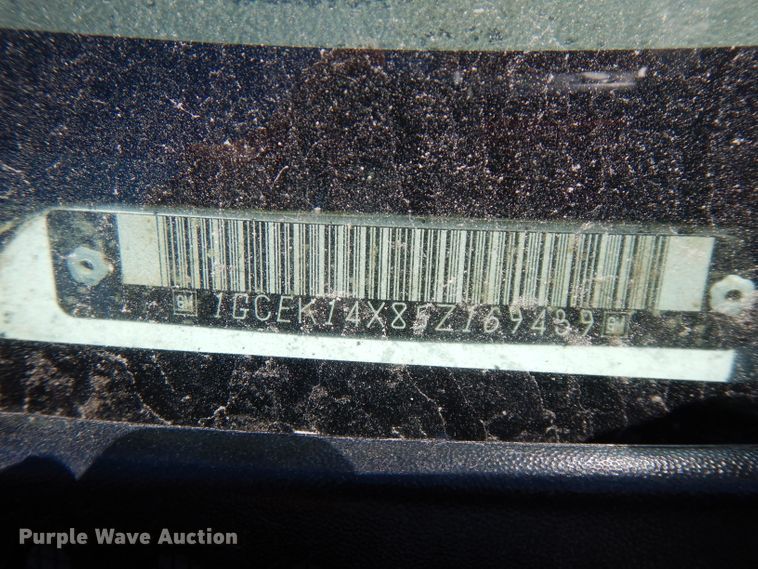 image for item GT9093 2005 Chevrolet Silverado 1500  flatbed pickup truck