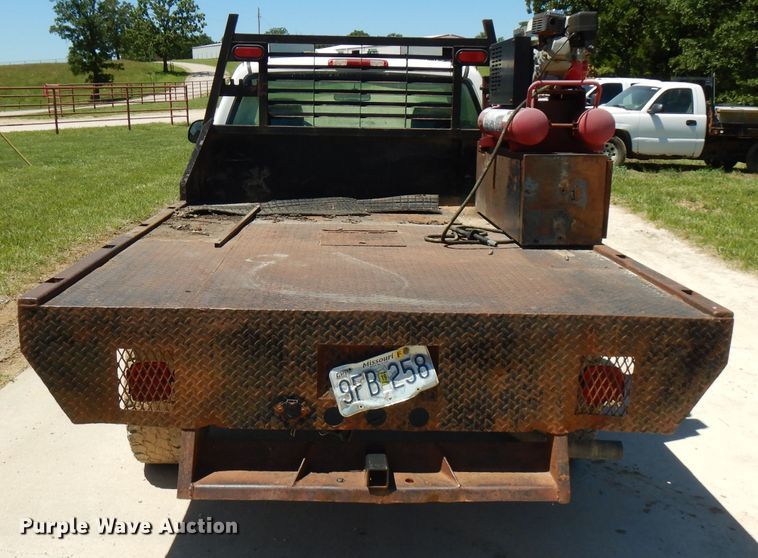 image for item GT9094 2005 Chevrolet Silverado 1500  flatbed pickup truck