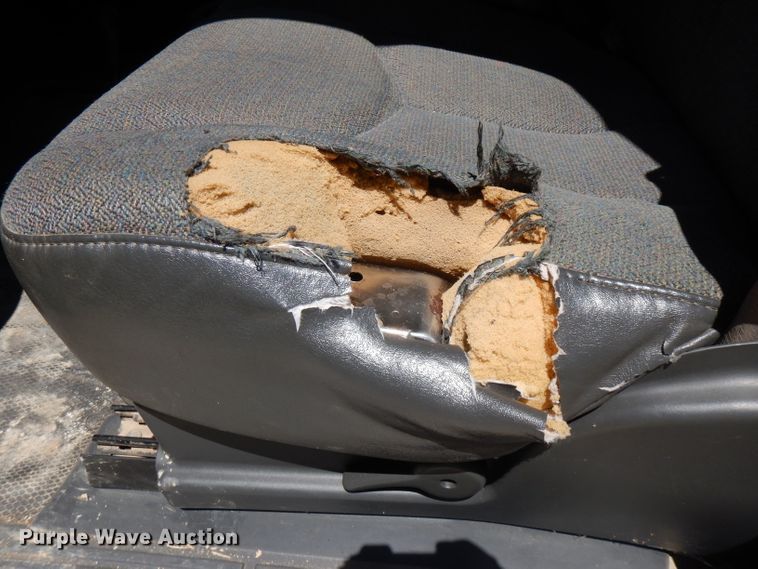 image for item GT9094 2005 Chevrolet Silverado 1500  flatbed pickup truck