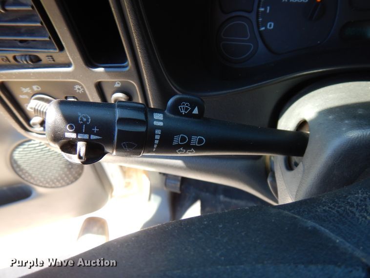 image for item GT9094 2005 Chevrolet Silverado 1500  flatbed pickup truck