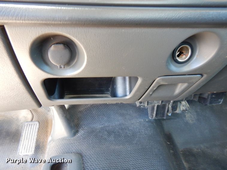 image for item GT9094 2005 Chevrolet Silverado 1500  flatbed pickup truck