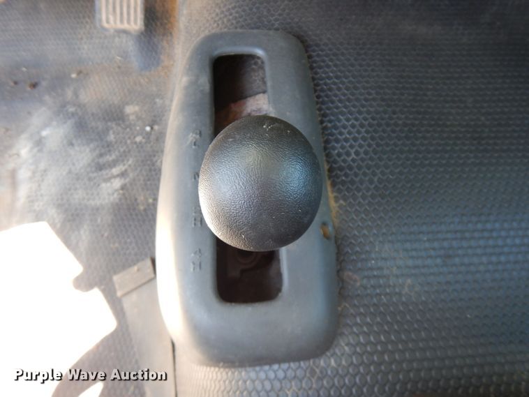 image for item GT9094 2005 Chevrolet Silverado 1500  flatbed pickup truck