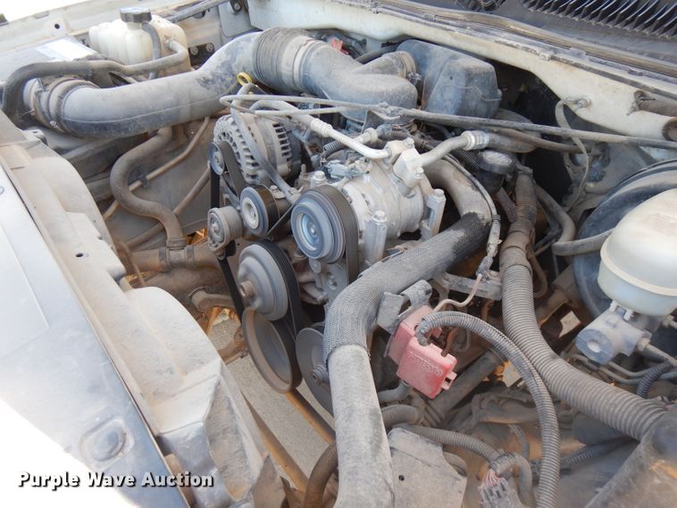 image for item GT9094 2005 Chevrolet Silverado 1500  flatbed pickup truck