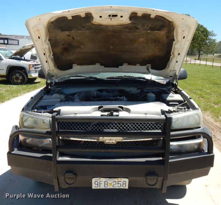 image for item GT9094 2005 Chevrolet Silverado 1500  flatbed pickup truck