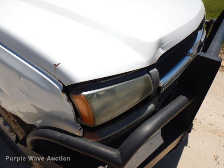 image for item GT9094 2005 Chevrolet Silverado 1500  flatbed pickup truck