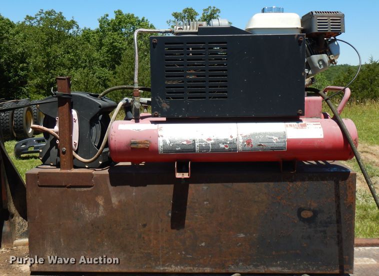 image for item GT9094 2005 Chevrolet Silverado 1500  flatbed pickup truck