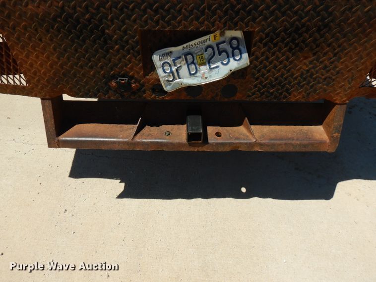 image for item GT9094 2005 Chevrolet Silverado 1500  flatbed pickup truck