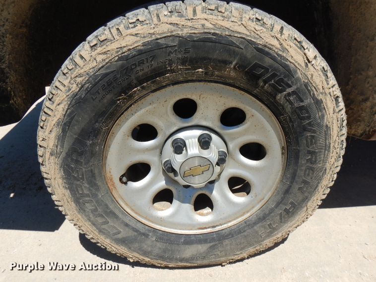 image for item GT9094 2005 Chevrolet Silverado 1500  flatbed pickup truck