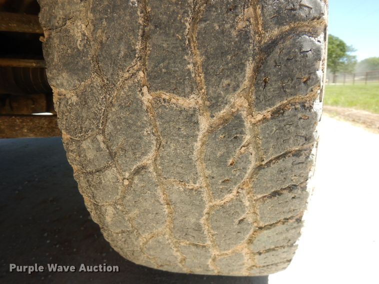 image for item GT9094 2005 Chevrolet Silverado 1500  flatbed pickup truck