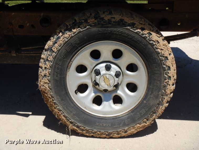 image for item GT9094 2005 Chevrolet Silverado 1500  flatbed pickup truck