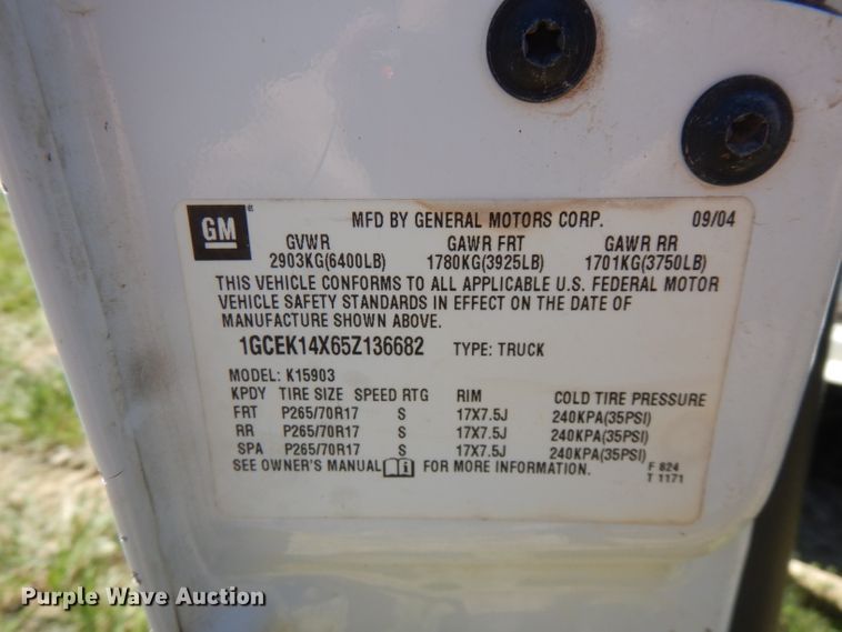 image for item GT9094 2005 Chevrolet Silverado 1500  flatbed pickup truck