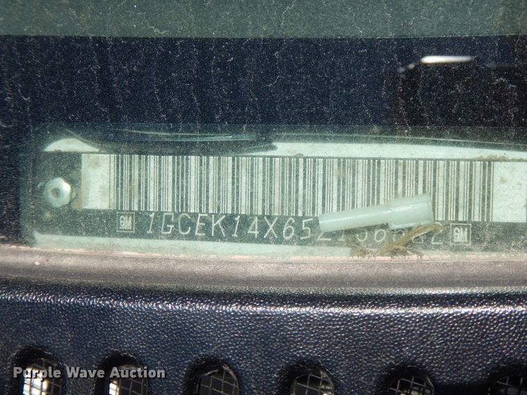 image for item GT9094 2005 Chevrolet Silverado 1500  flatbed pickup truck