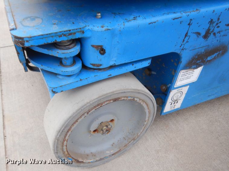 image for item GT9232 2012 Genie GR20  vertical lift