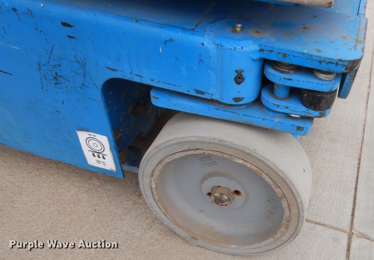 image for item GT9232 2012 Genie GR20  vertical lift