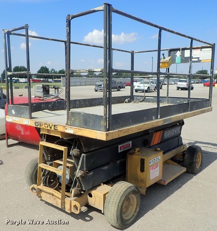 image for item GW9359 Grove SM3270E  scissor lift