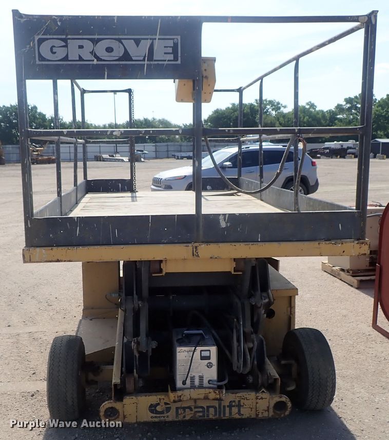 image for item GW9359 Grove SM3270E  scissor lift