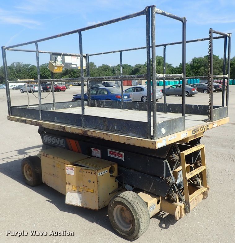 image for item GW9359 Grove SM3270E  scissor lift