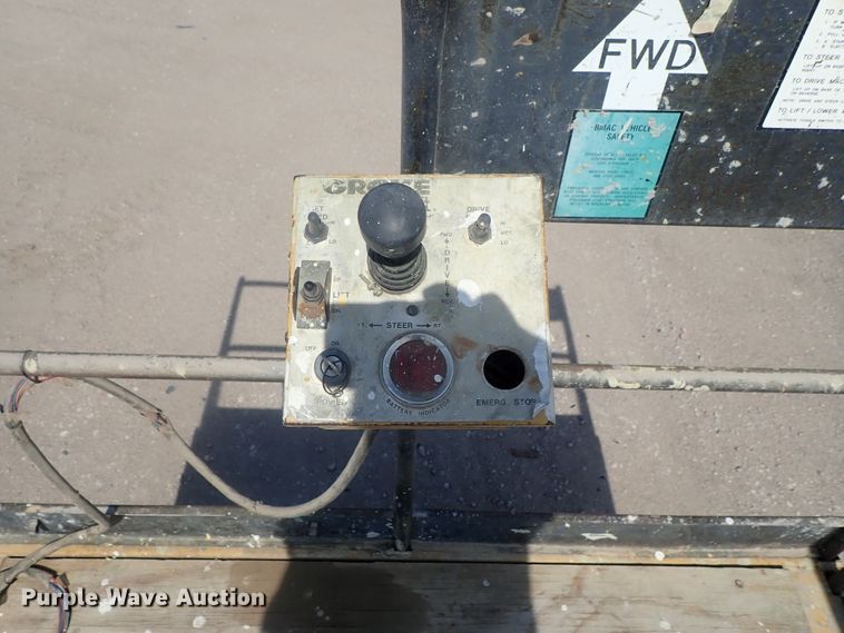 image for item GW9359 Grove SM3270E  scissor lift