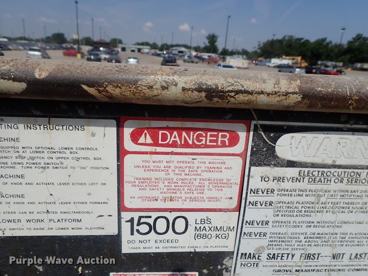 image for item GW9359 Grove SM3270E  scissor lift