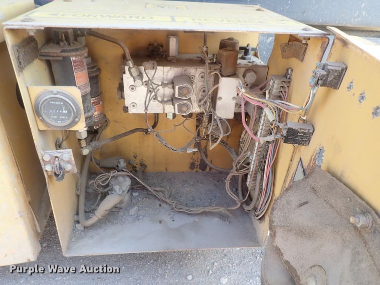 image for item GW9359 Grove SM3270E  scissor lift